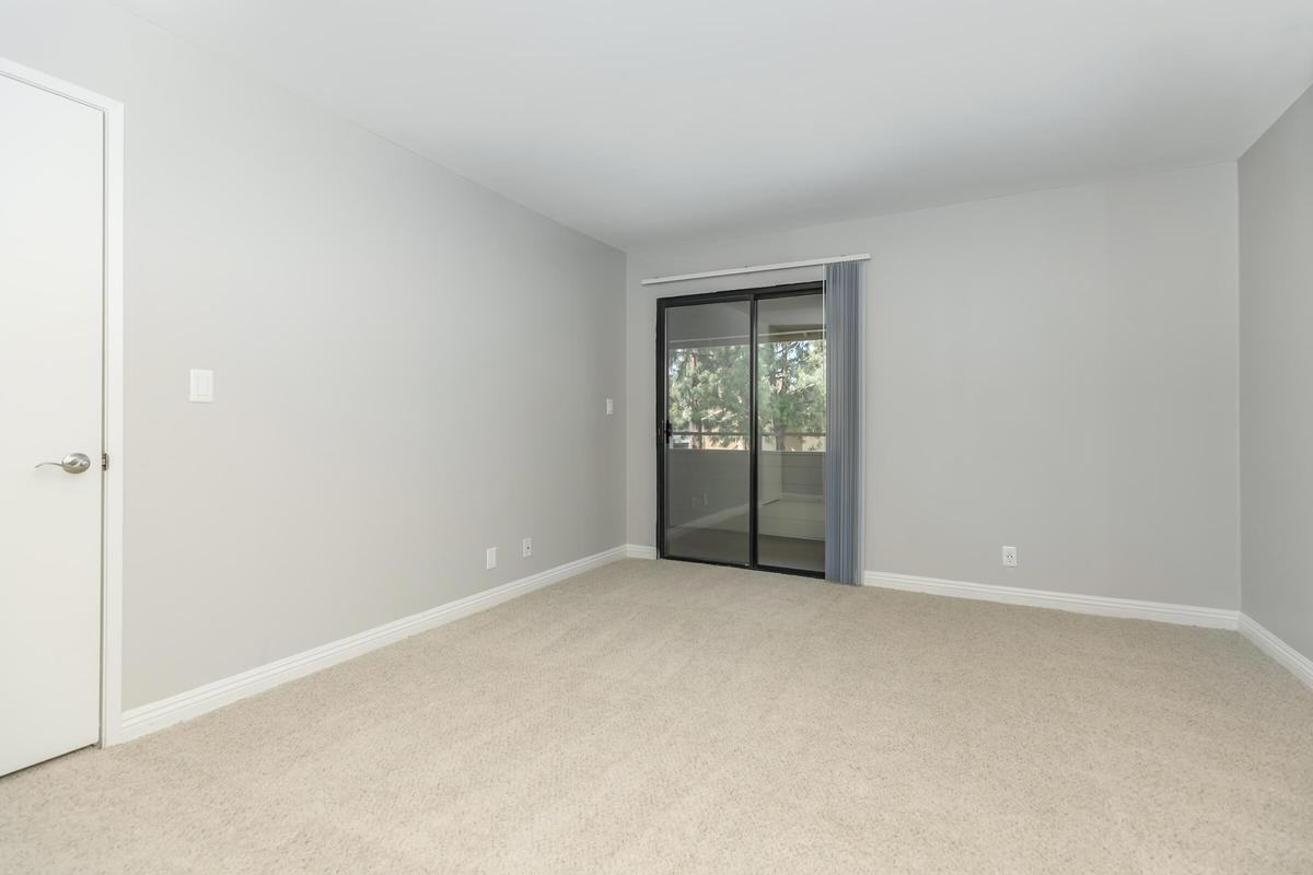 23855 Arroyo Park Dr - Photo 7 of 13