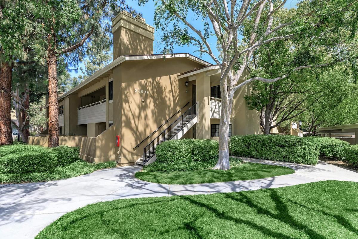 23855 Arroyo Park Dr - Photo 2 of 13