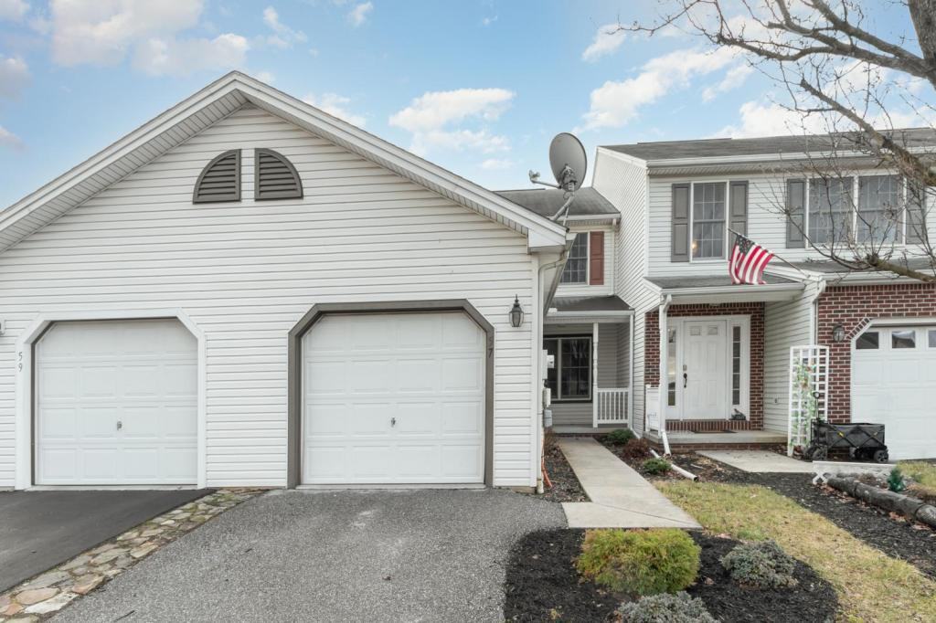 57 Nottingham Dr - Photo 2 of 25