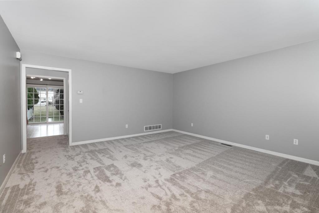 57 Nottingham Dr - Photo 3 of 25