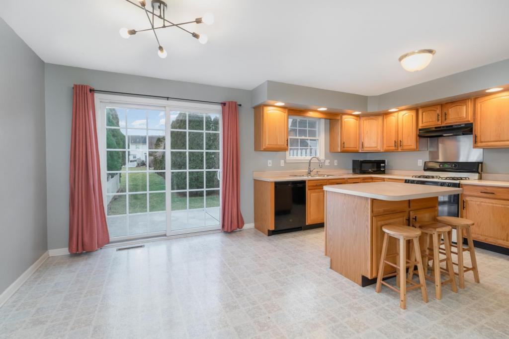 57 Nottingham Dr - Photo 6 of 25