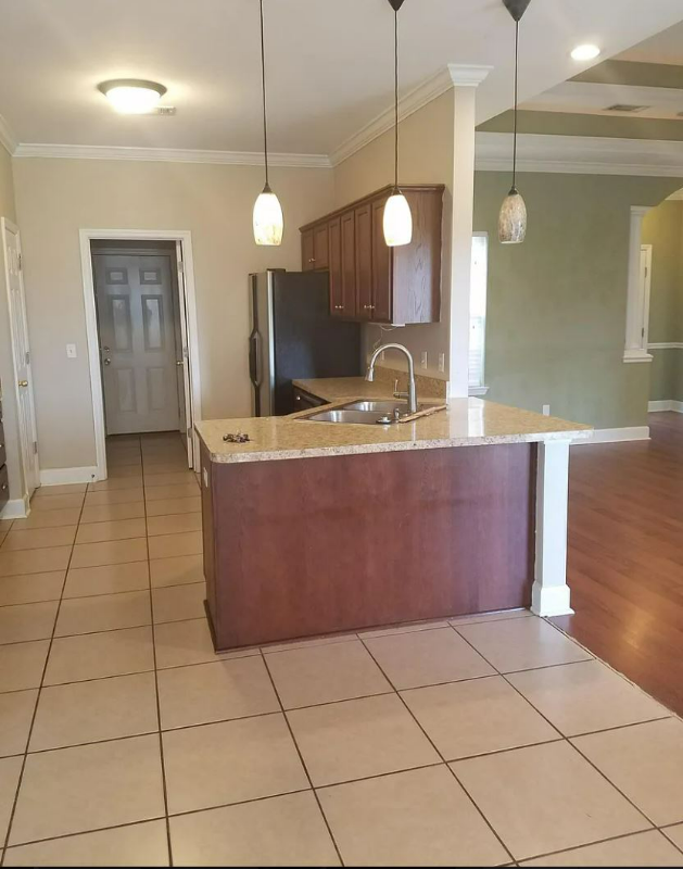 201 Deanna Green Ln - Photo 4 of 11