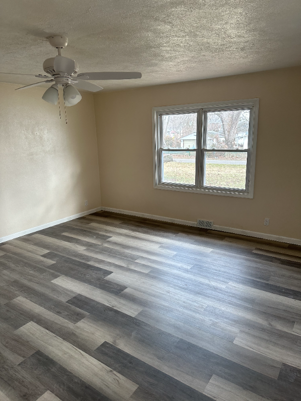 180 W Washington St - Photo 2 of 5