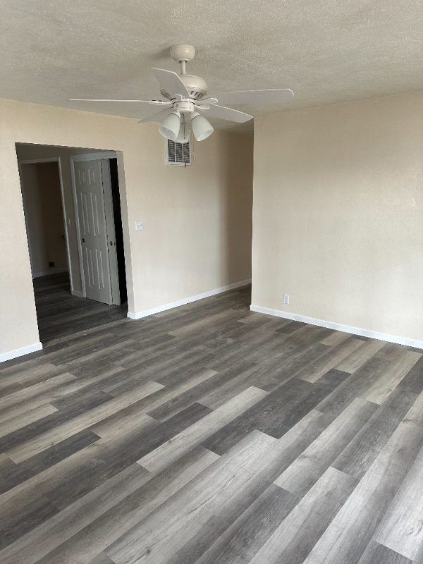 180 W Washington St - Photo 3 of 5