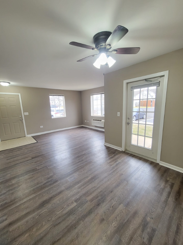 207 Silverstone Dr - Photo 2 of 11