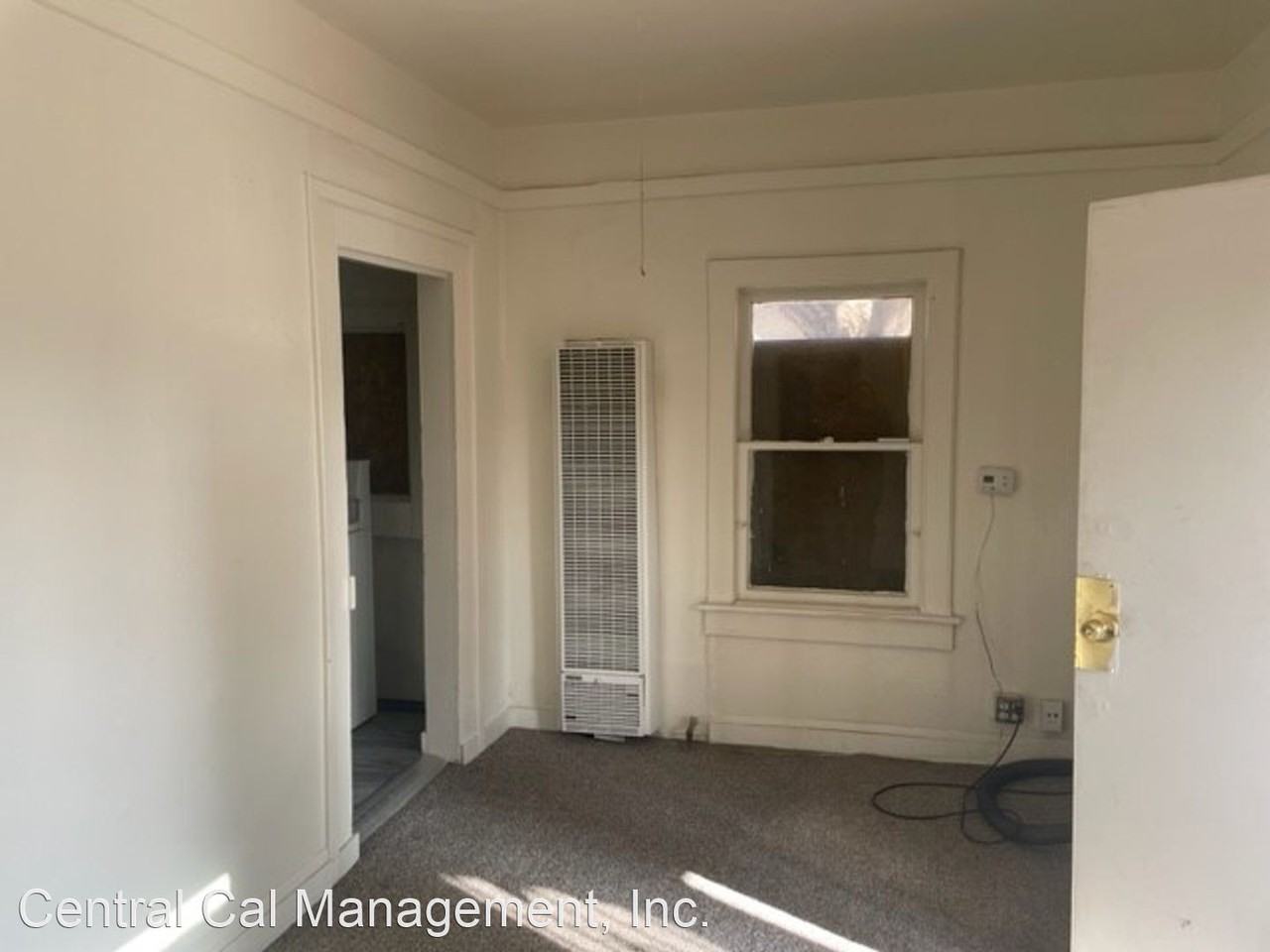 720 E 10th St - Photo 2 of 7