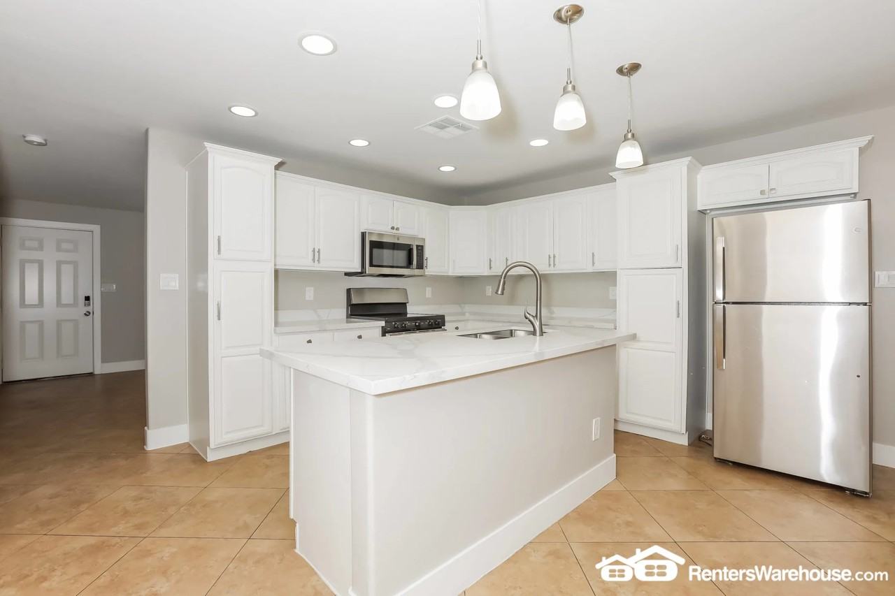 3401 N 84th Ln - Photo 2 of 14