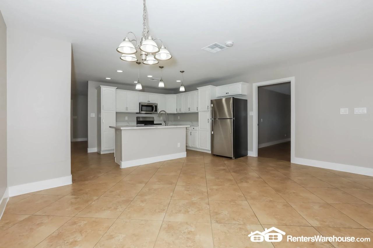 3401 N 84th Ln - Photo 3 of 14