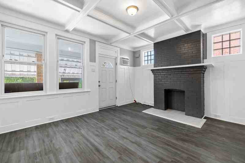 423 Fairview Ave - Photo 2 of 10