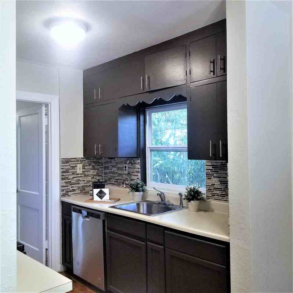 555 W Winter Park St - Photo 3 of 21