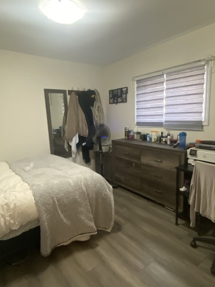 323 Scholfield Avenue South #1 - Photo 5 of 20