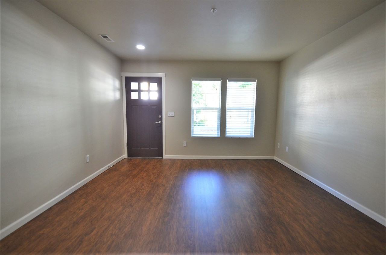 21411 40th Pl S #61 - Photo 2 of 25