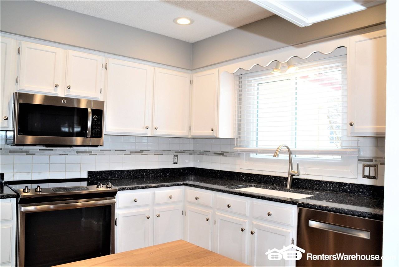 12406 Birnamwood Ct - Photo 2 of 10
