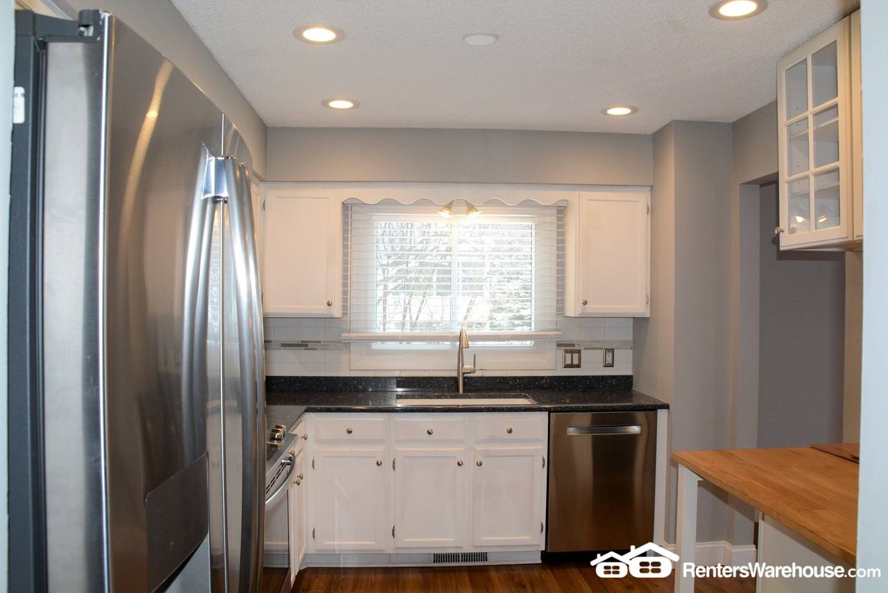 12406 Birnamwood Ct - Photo 3 of 10