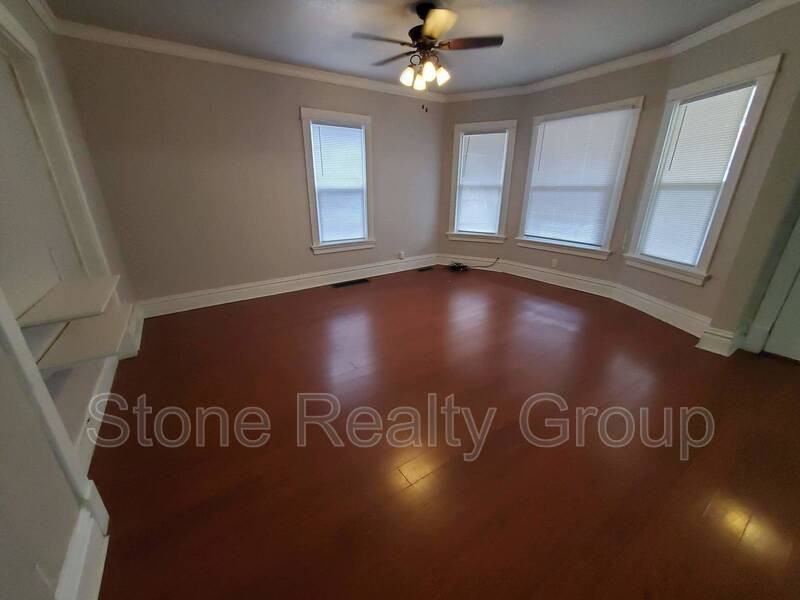 710 S 8th St - Photo 4 of 15