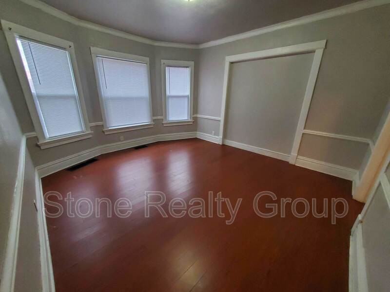 710 S 8th St - Photo 5 of 15