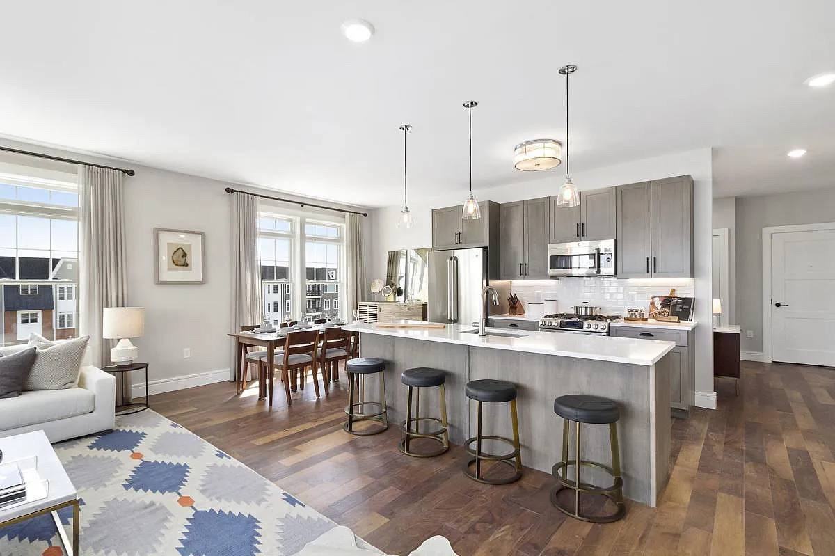 990 Corporate Dr - Photo 3 of 4