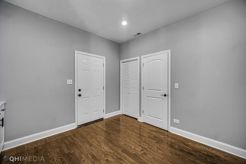 6235 S Rhodes Ave #2 - Photo 4 of 13