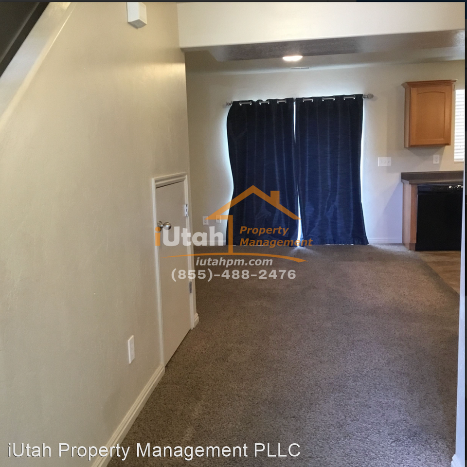 2452 Wellington Ave - Photo 3 of 19