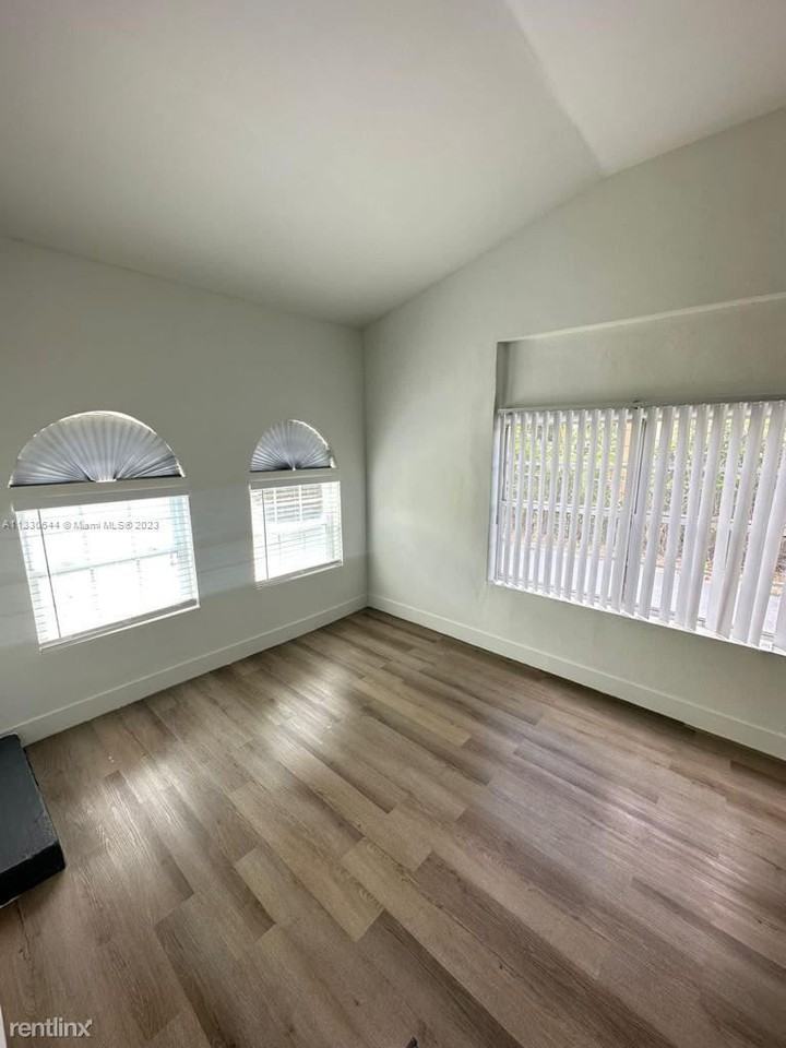256 W 25th St #256 - Photo 2 of 10