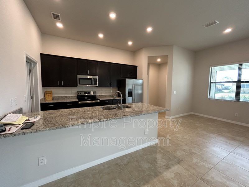 4128 Ne 21st Ave - Photo 3 of 14