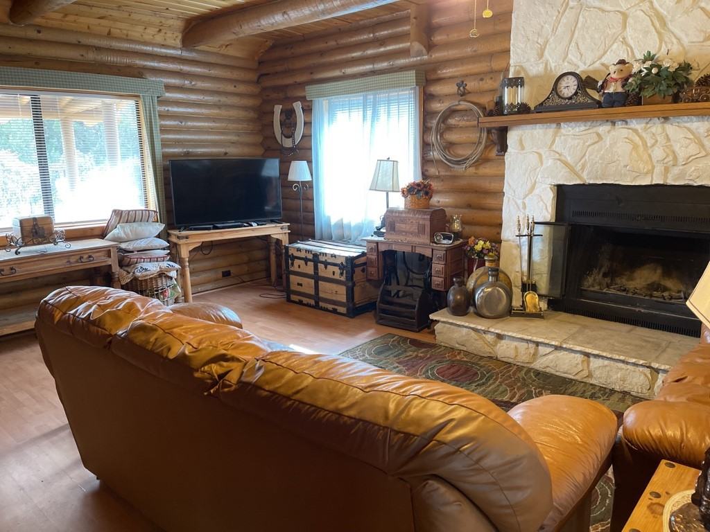 1120 N Opal Dr - Photo 2 of 7