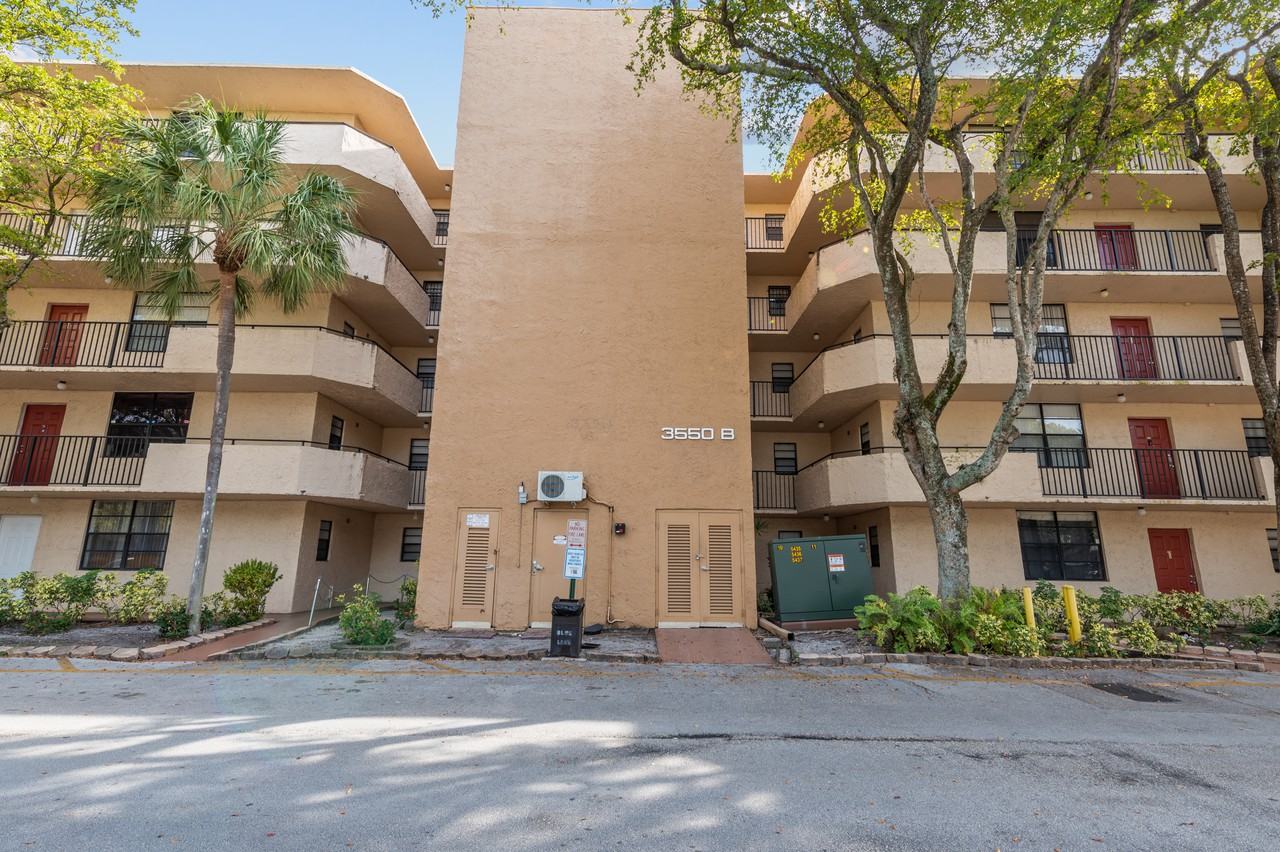 3550 Blue Lake Drive - Photo 5 of 23