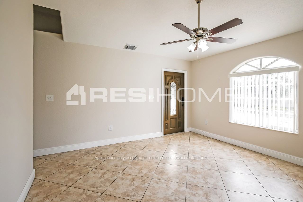 12685 Nw 99th Pl - Photo 3 of 18