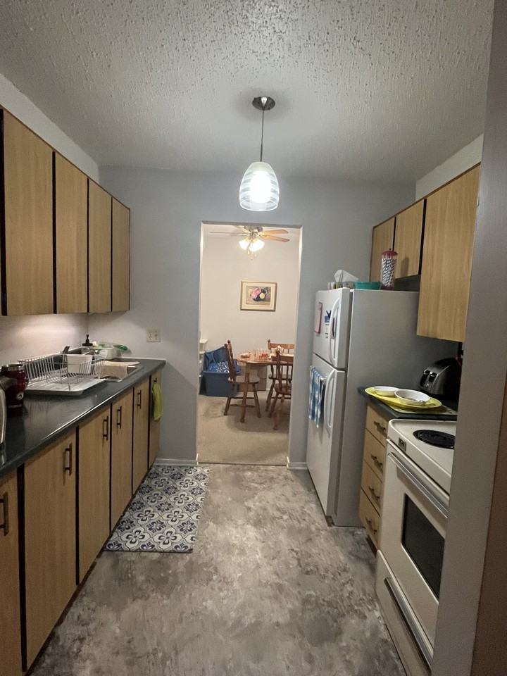 Cedar Court Apts - Photo 2 of 8