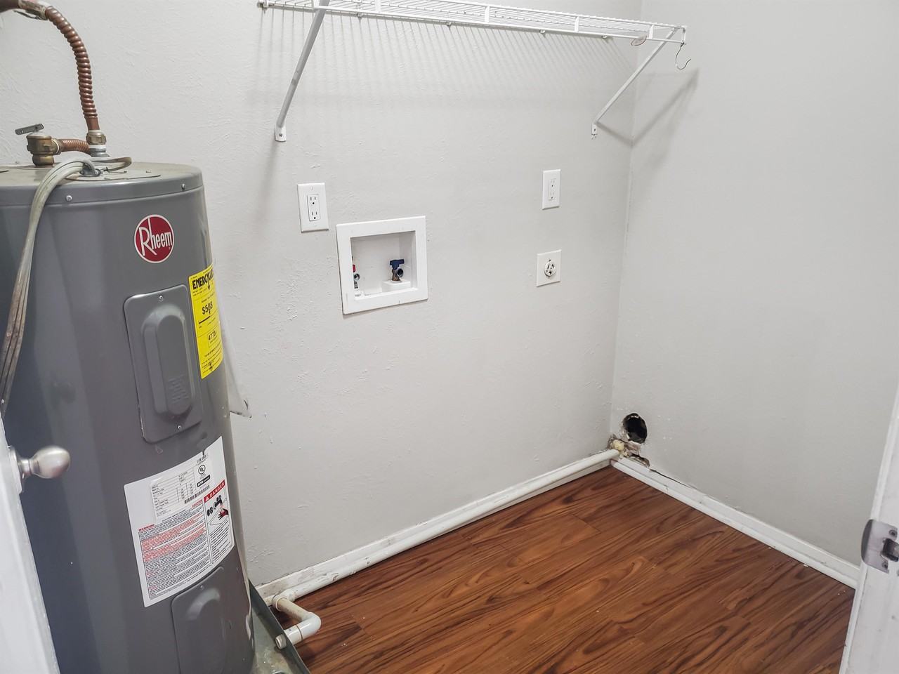 304 Manuel Dr #C - Photo 4 of 8