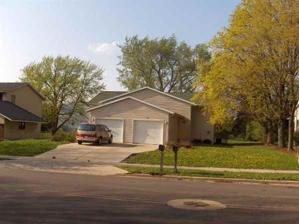 Camelot Duplex Apartments 3959 Camelot Dr SE, Grand Rapids, MI 49546 Zumper