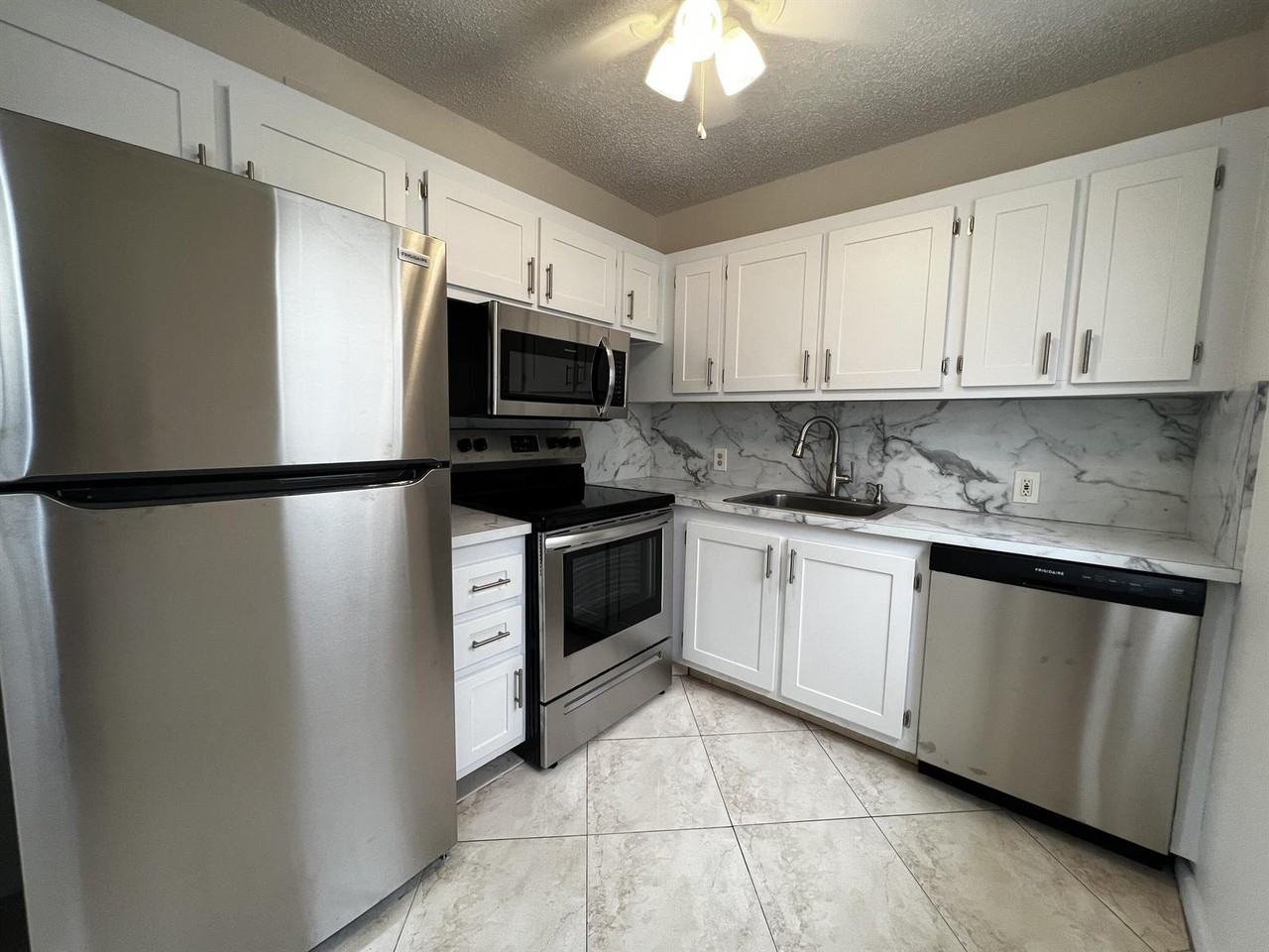 122 Brighton E #C - Photo 3 of 8