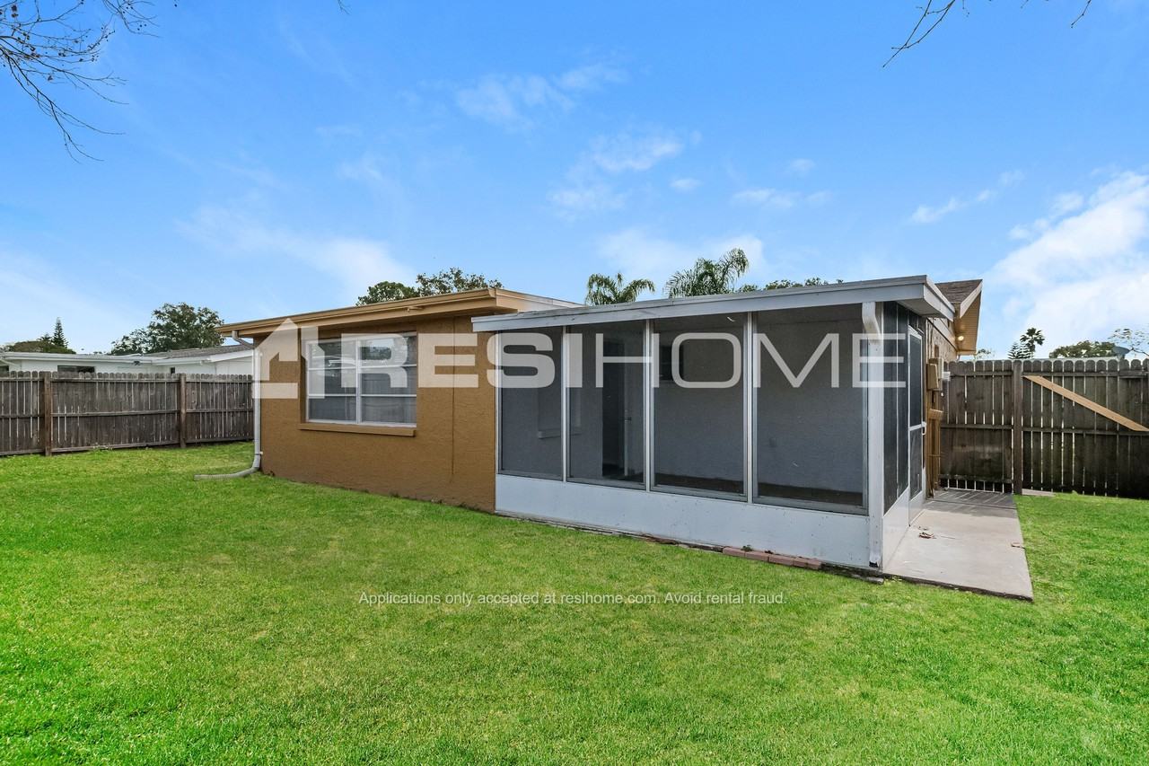 5247 Sparrow Dr - Photo 3 of 18