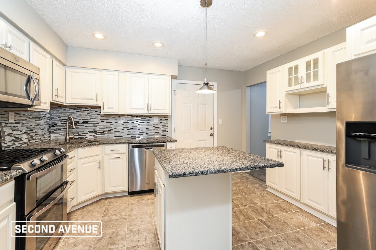 1358 Lincoln Dr - Photo 2 of 19