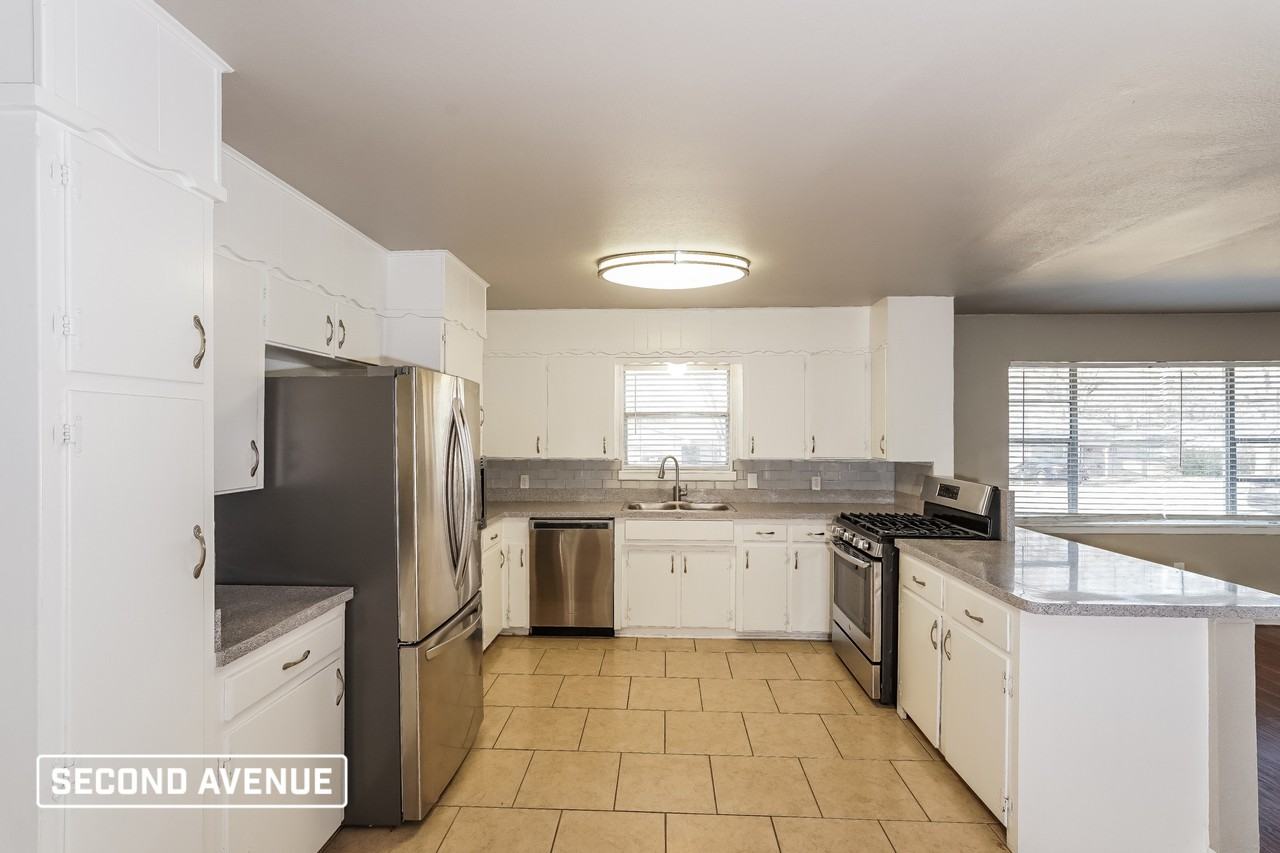 7608 Deaver Dr - Photo 2 of 17