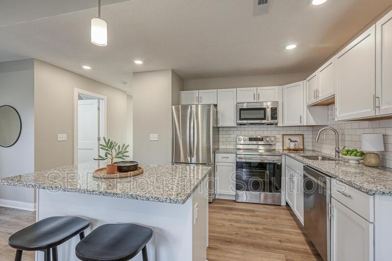 2917 S Harvard Ave - Photo 2 of 9