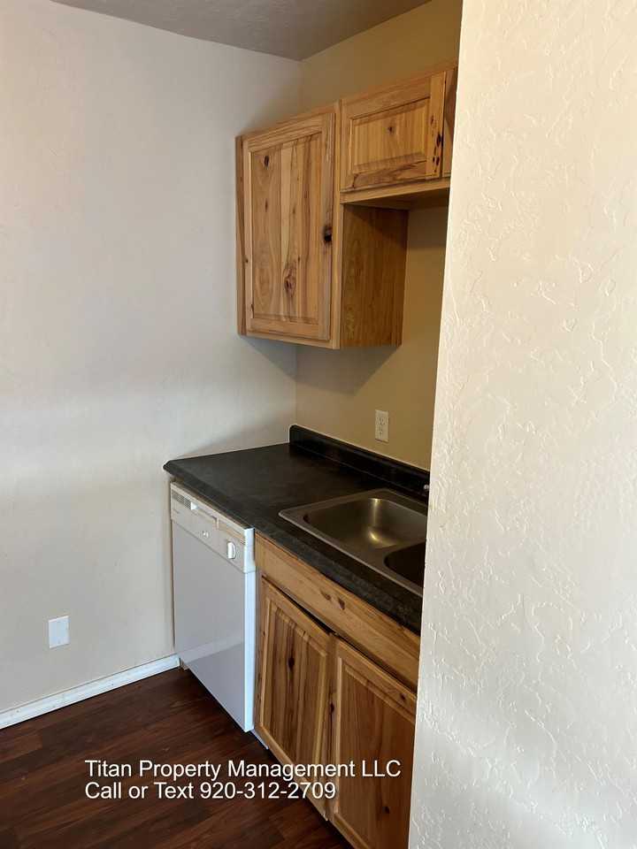 413 S Walnut St #C - Photo 3 of 8