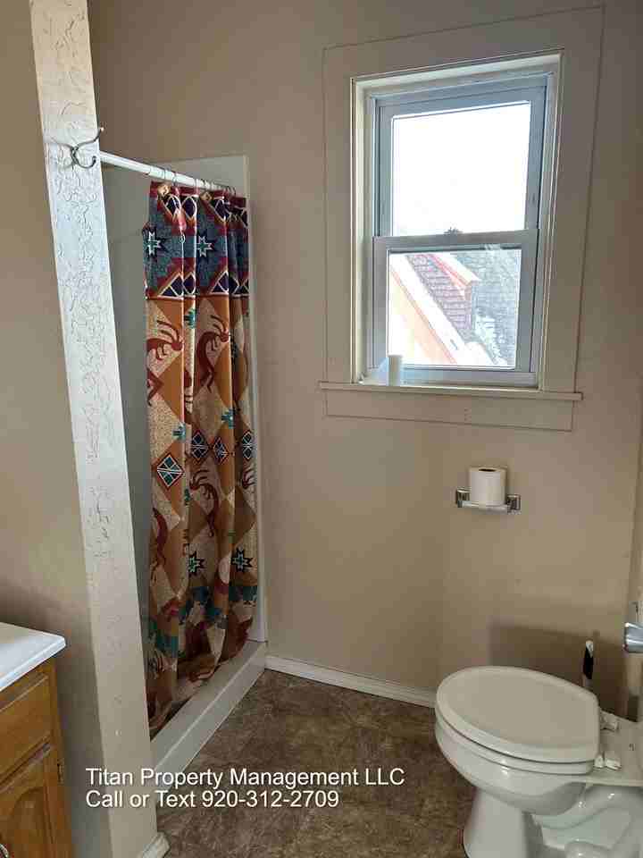 413 S Walnut St #C - Photo 4 of 8