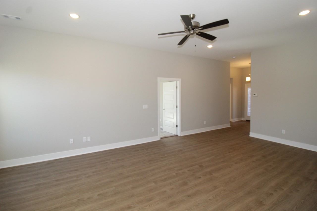 588 Utah Ave #1 - Photo 6 of 33