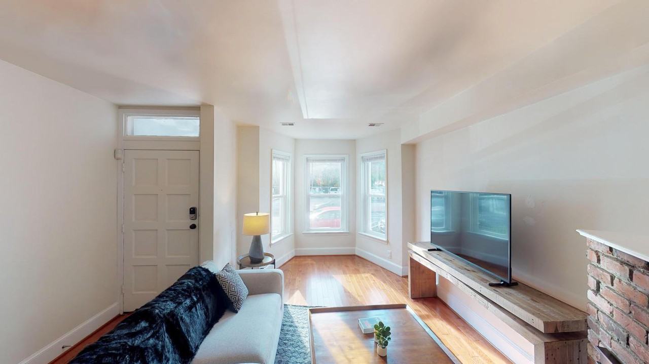 Wonderful H Street Corridor home with lovely backyard - Photo 2 of 15