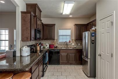 1582 Woodbine Ct - Photo 3 of 16
