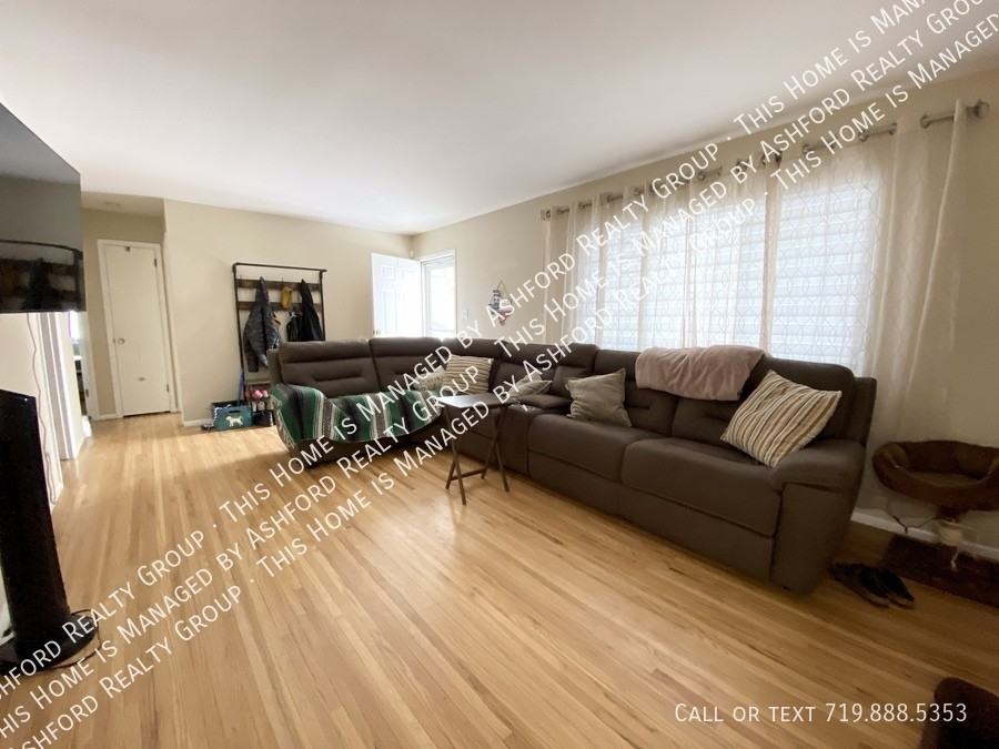 1413 Bates Dr - Photo 3 of 9