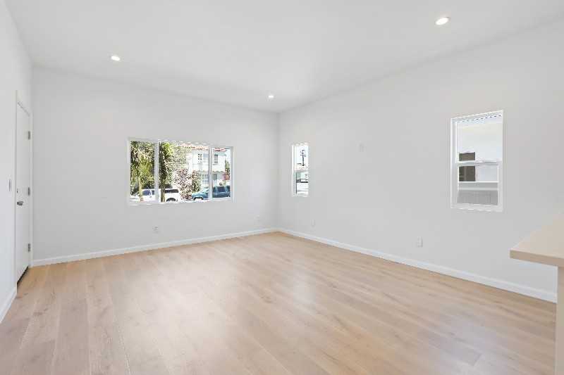 5234 W 20th St - Photo 2 of 14