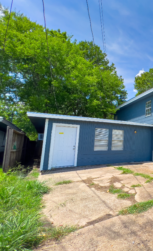 1205 Milam St #B - Photo 2 of 15