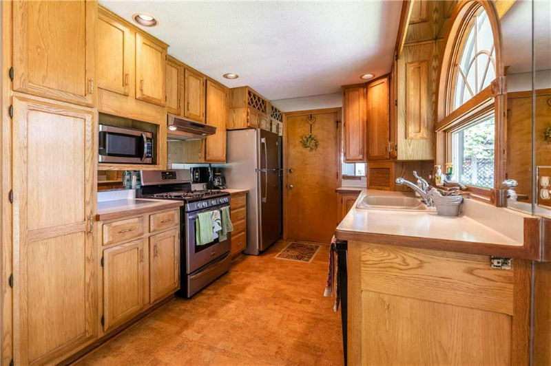 324 Paddy Hill Dr - Photo 3 of 11