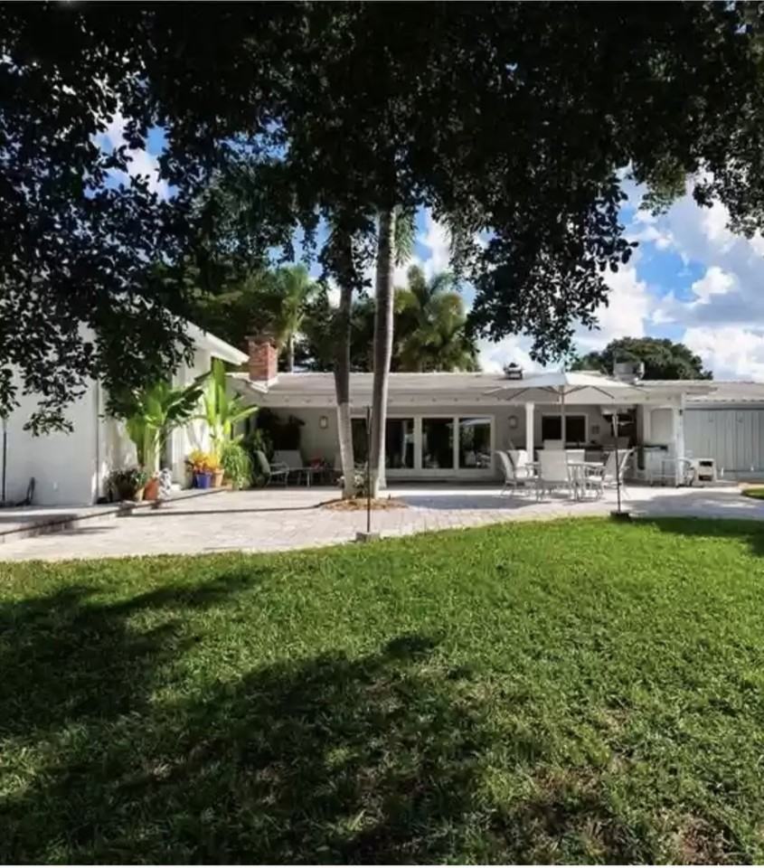 3424 Tanglewood Dr - Photo 3 of 43