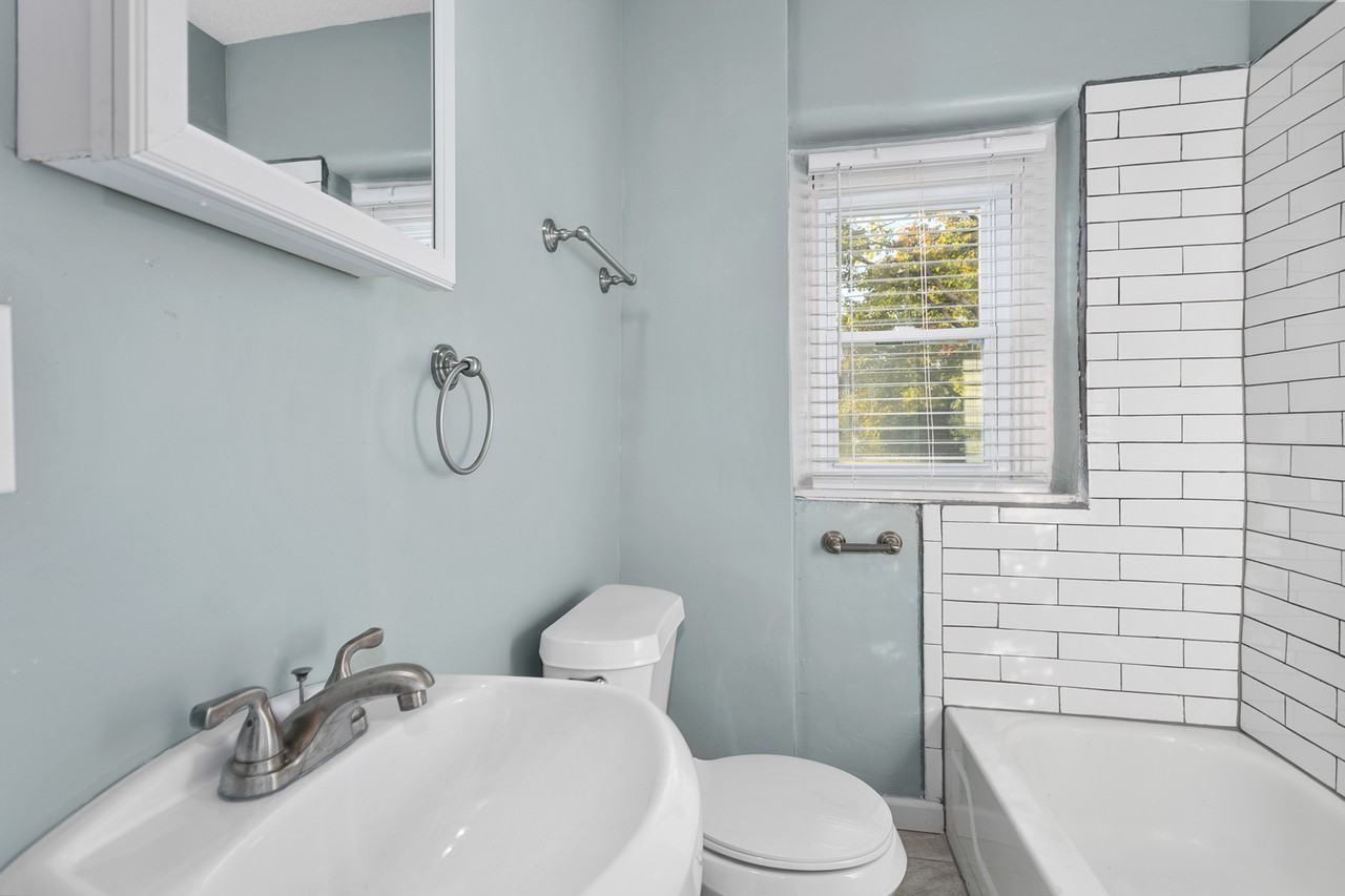 24 W 34th St #24-1W - Photo 6 of 27