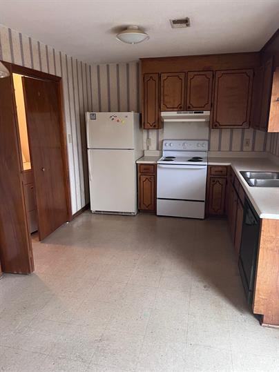 1621 Westbrook Dr Apt 2-C - Photo 3 of 8