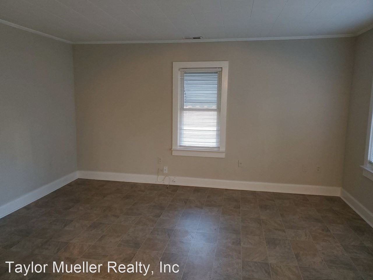 203 Queen St - Photo 2 of 17