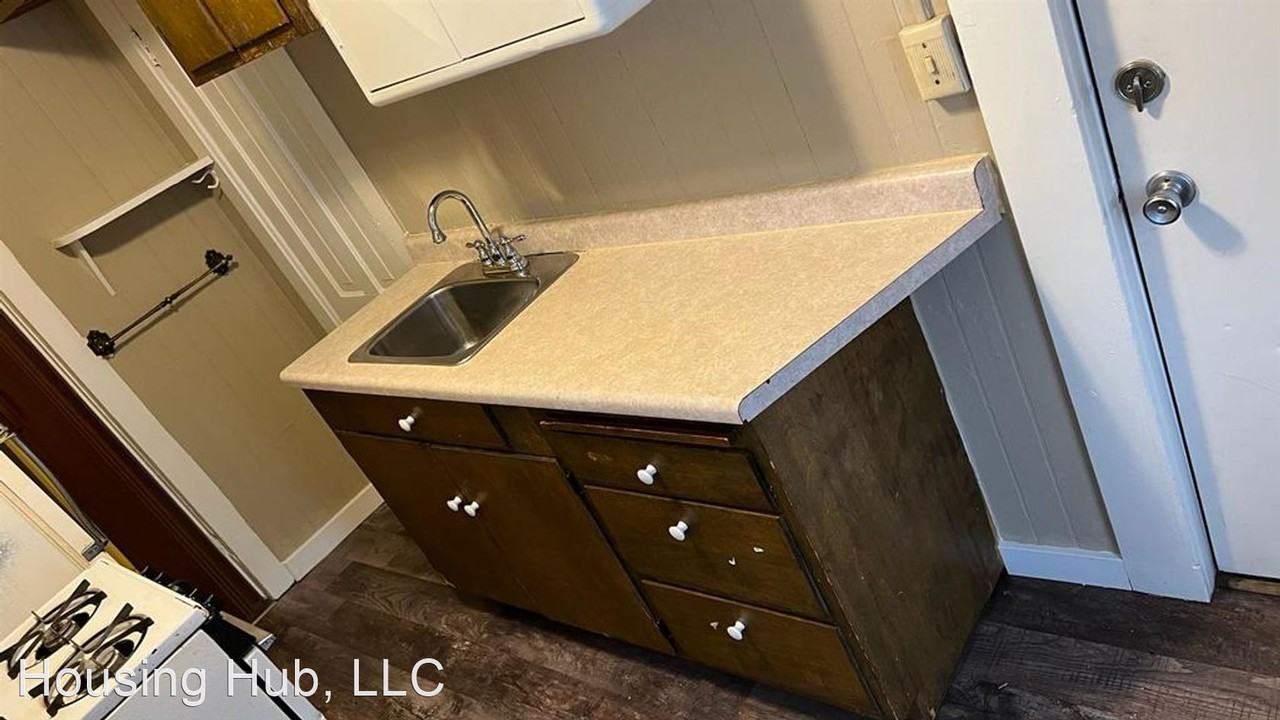 677 Wells St Apartments in Payne Phalen, St. Paul, MN 55106 Zumper